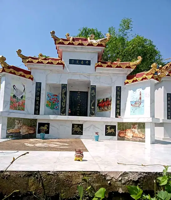 สุสานจีนสีขาว ภาพจิตรกรรมสัตว์มงคลรอบด้าน