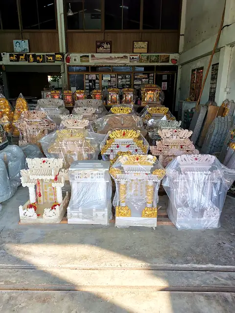 多种尺寸大理石神台展厅