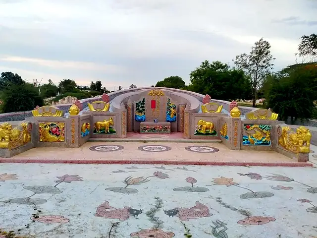 弧形中式墓园，花纹地坪